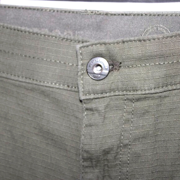 Weatherproof Trail Quality Cargo Shorts 36 NWT โ Stretch, Flex Waist, Security P - Picture 4 of 8